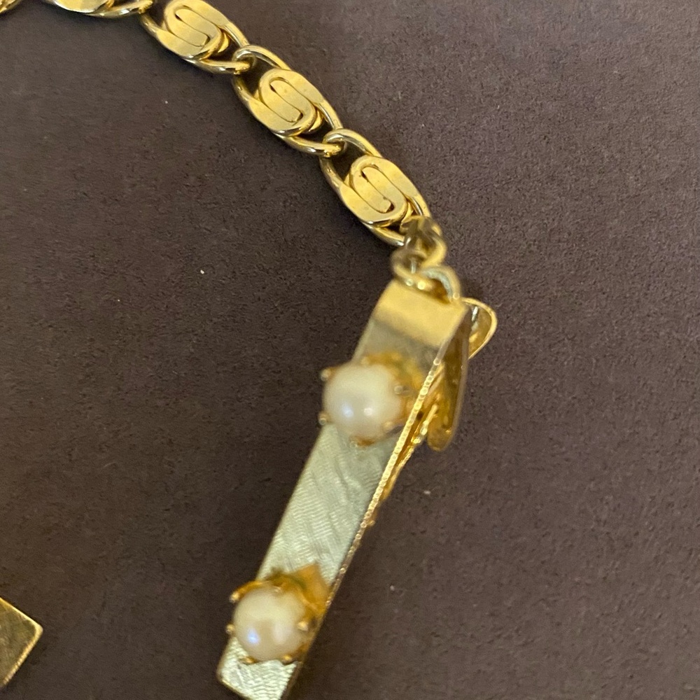 Vintage Gold-Tone Pearl Accent Women’s sweater clip - Picture 9 of 9